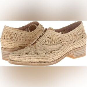 Stuart Weitzman • Hampton Oxford • Beige Raffia